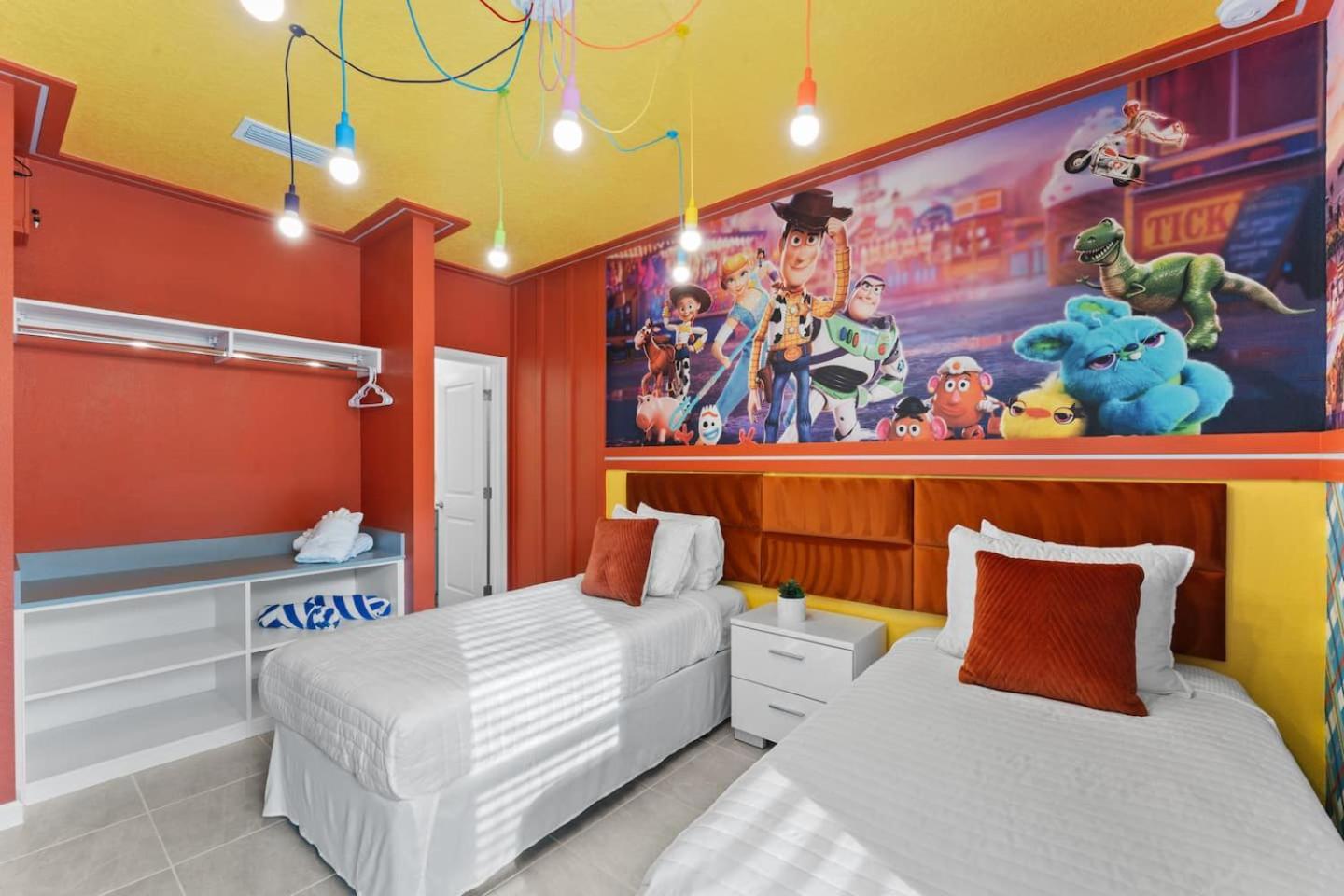 Holiday home Lux 5br Home, Game Room, 4 & Private Pool *