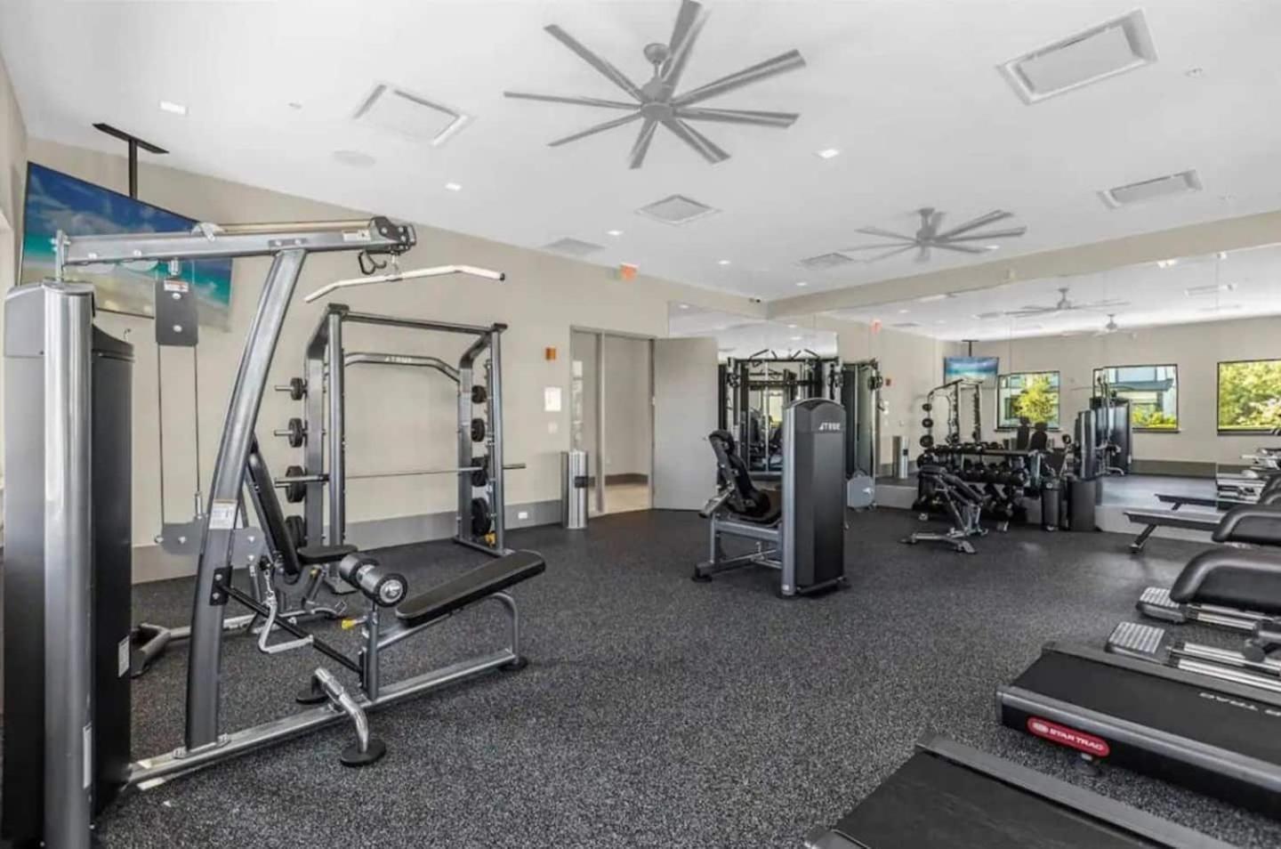 Lux 5br Home, Game Room, 4 & Private Pool Holiday home *