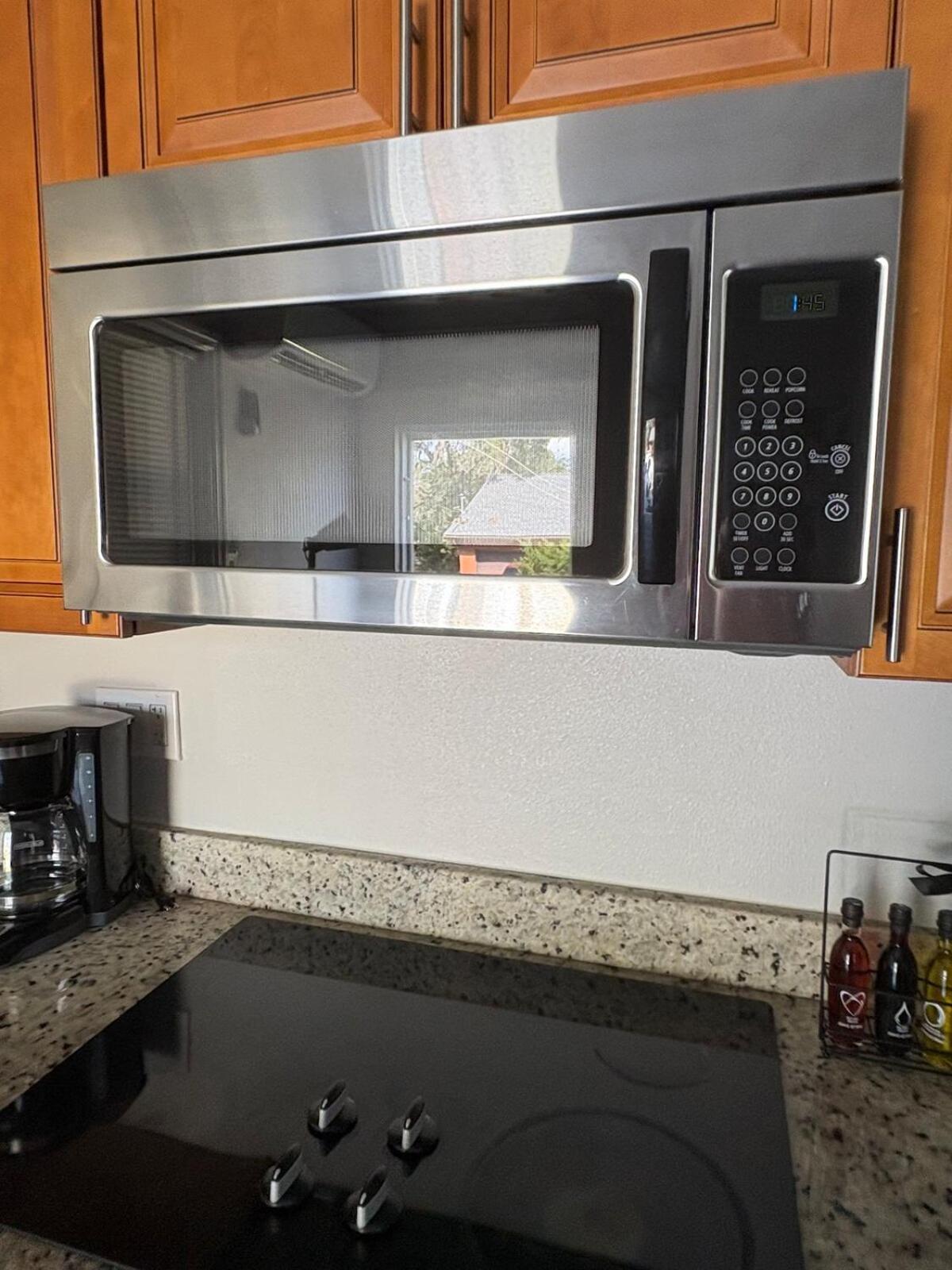 Beautiful Guest With Private Driveway And Entrance Apartment *