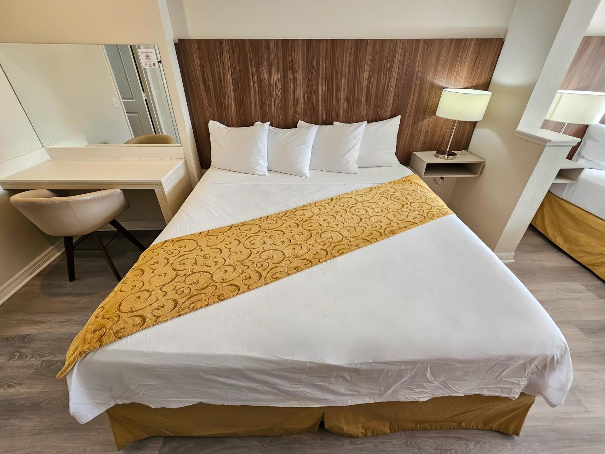 Double King Bed Suite, 5 Min From Universal, I-drive & Outlets Apartment
