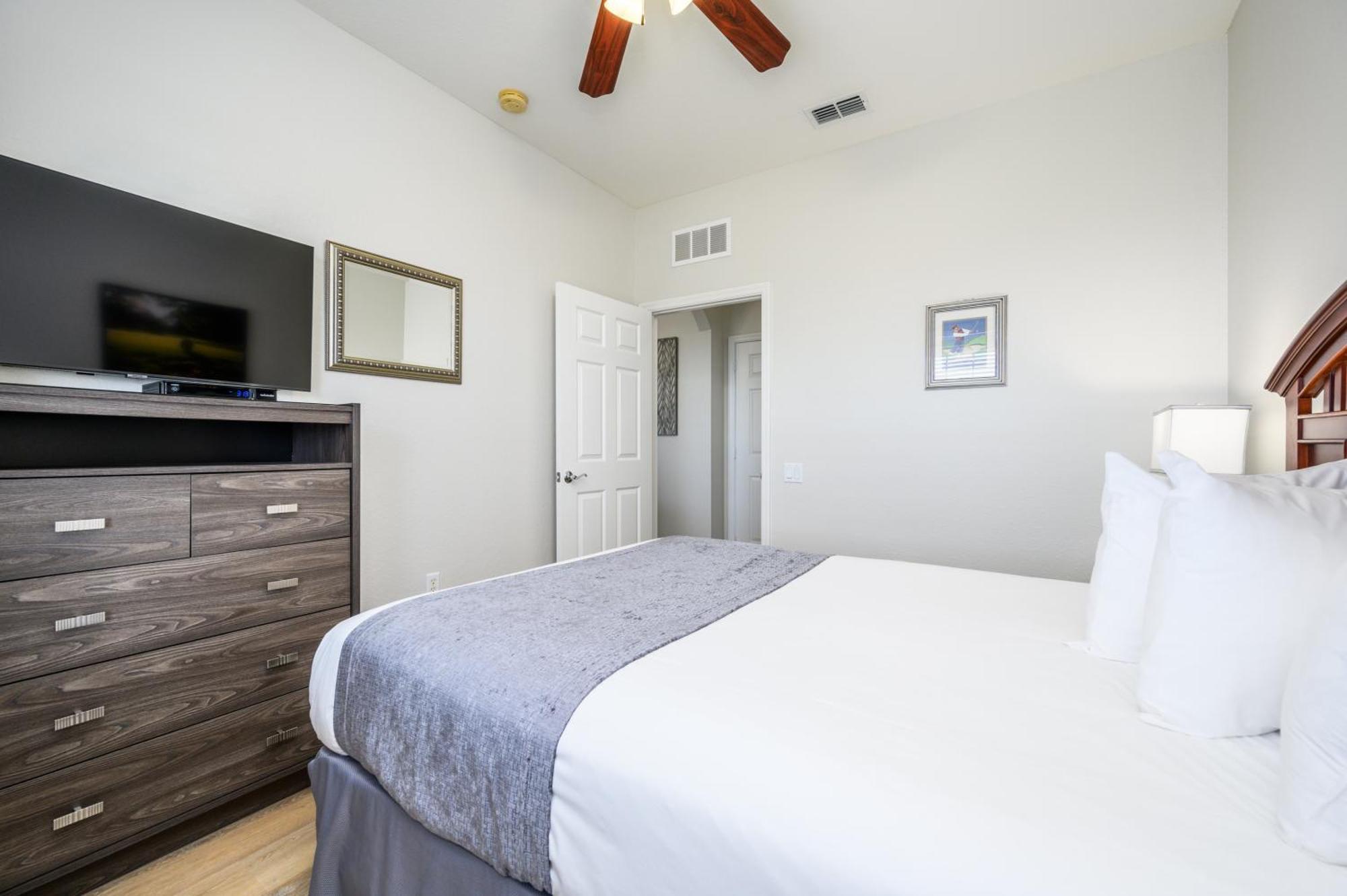 Deluxe Next To Clubhouse, Vista Cay - 3005 Holiday home *