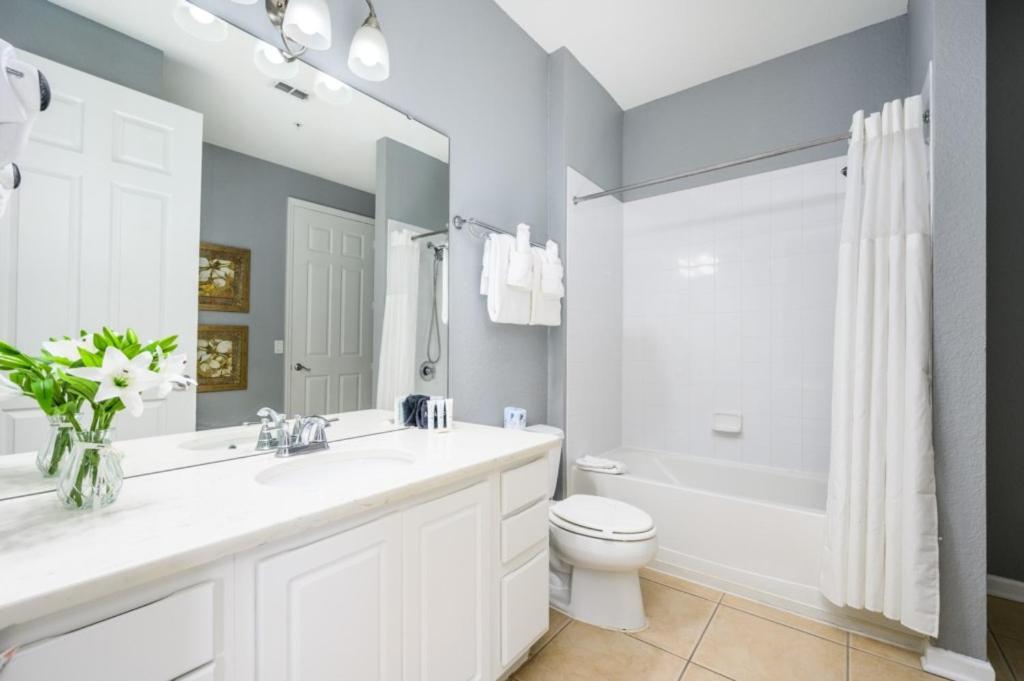 Newly Renovated Premium Condo, Vista Cay - 2002 * Orlando