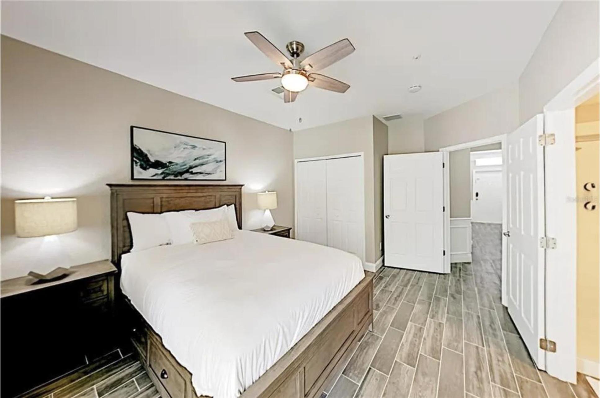 Holiday home Beautiful Family Townhome, Near The Parks - 8000-104 *