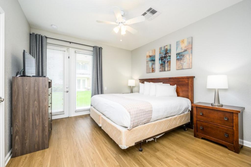 Beautiful Townhome, Vista Cay, Near Parks - 4018 Holiday home *
