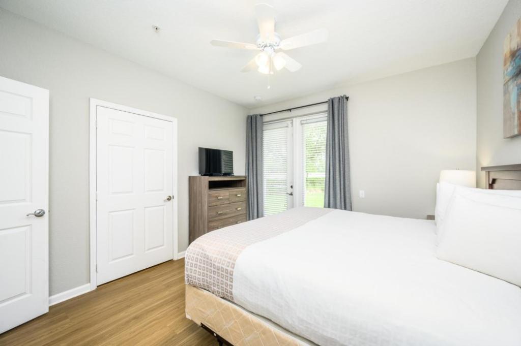 Beautiful Townhome, Vista Cay, Near Parks - 4018 Holiday home
