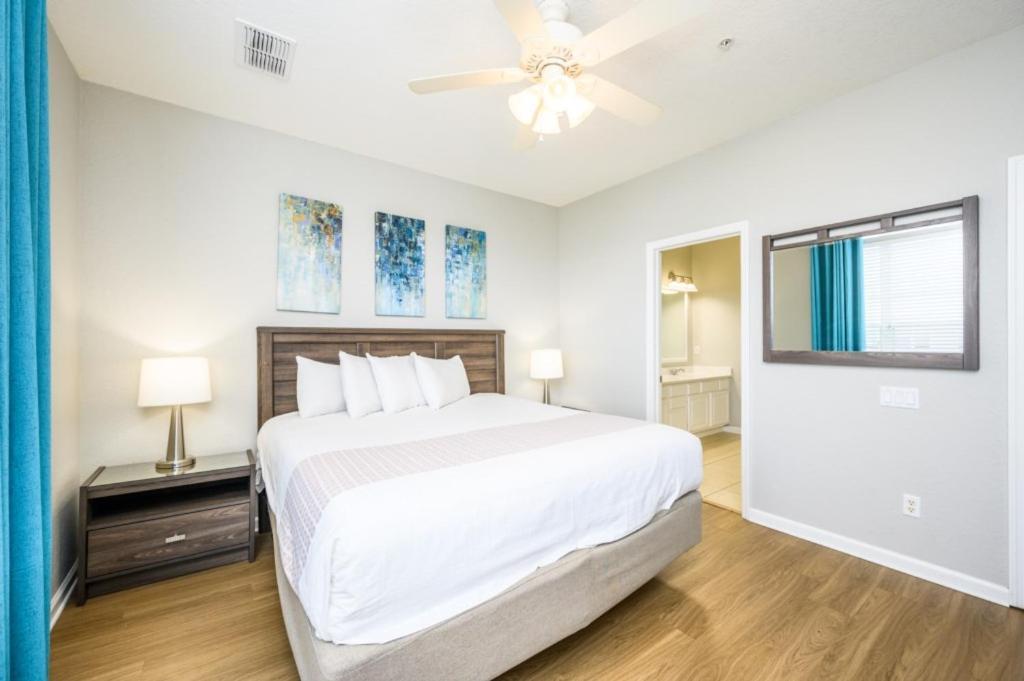 Beautiful Townhome, Vista Cay, Near Parks - 4018 Holiday home *