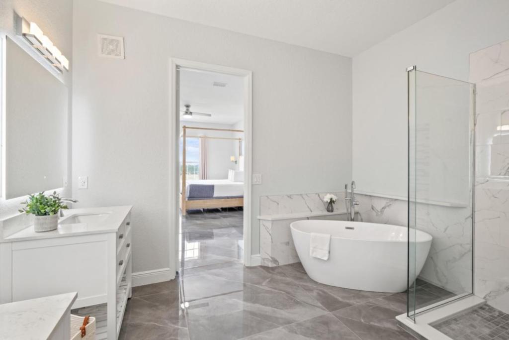 Luxury Lakeview Penthouse, Vista Cay 1025 Apartment *