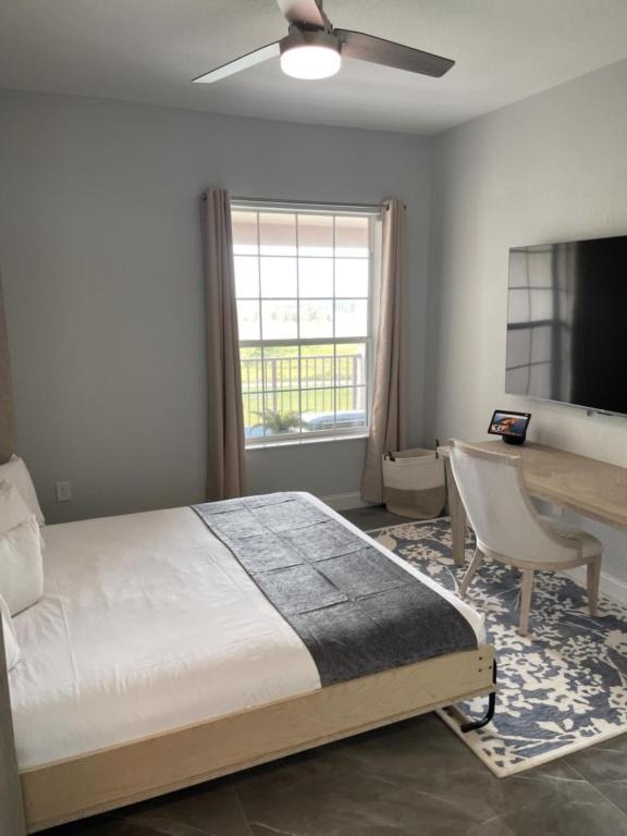 Luxury Lakeview Penthouse, Vista Cay 1025 *