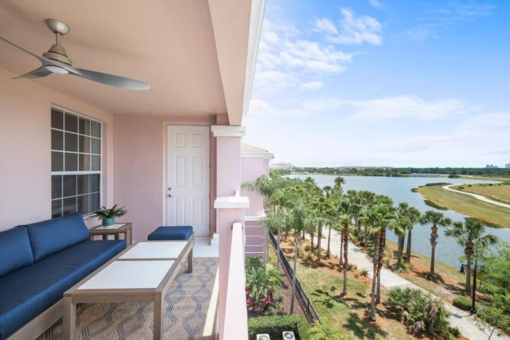 Luxury Lakeview Penthouse, Vista Cay 1025 * Orlando