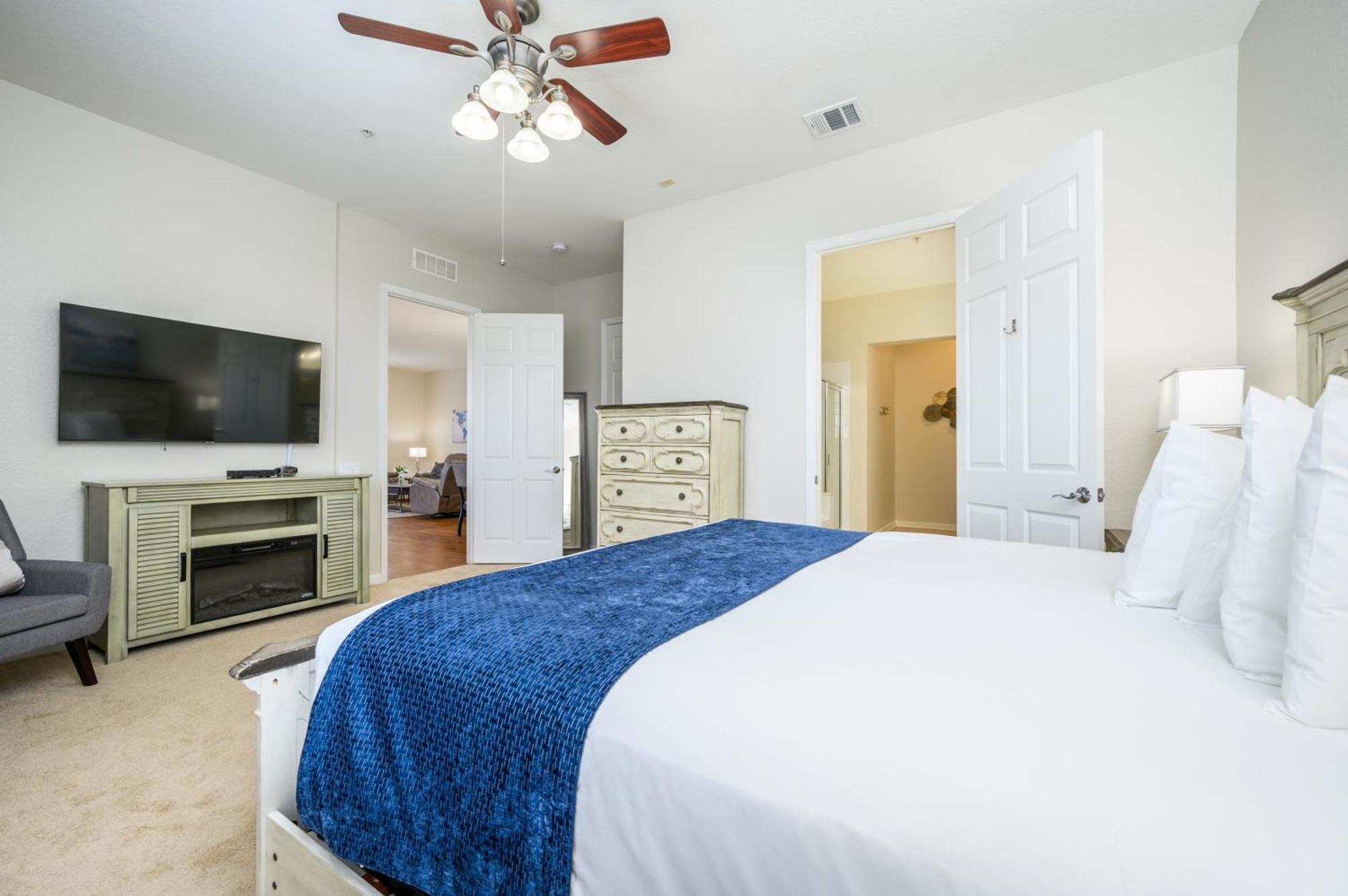 Penthouse Vacation Condo, Near The Parks - 2015 Apartment