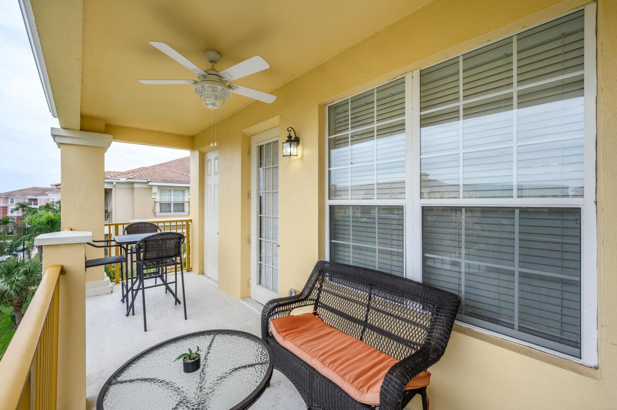 Penthouse Vacation Condo, Near The Parks - 2015