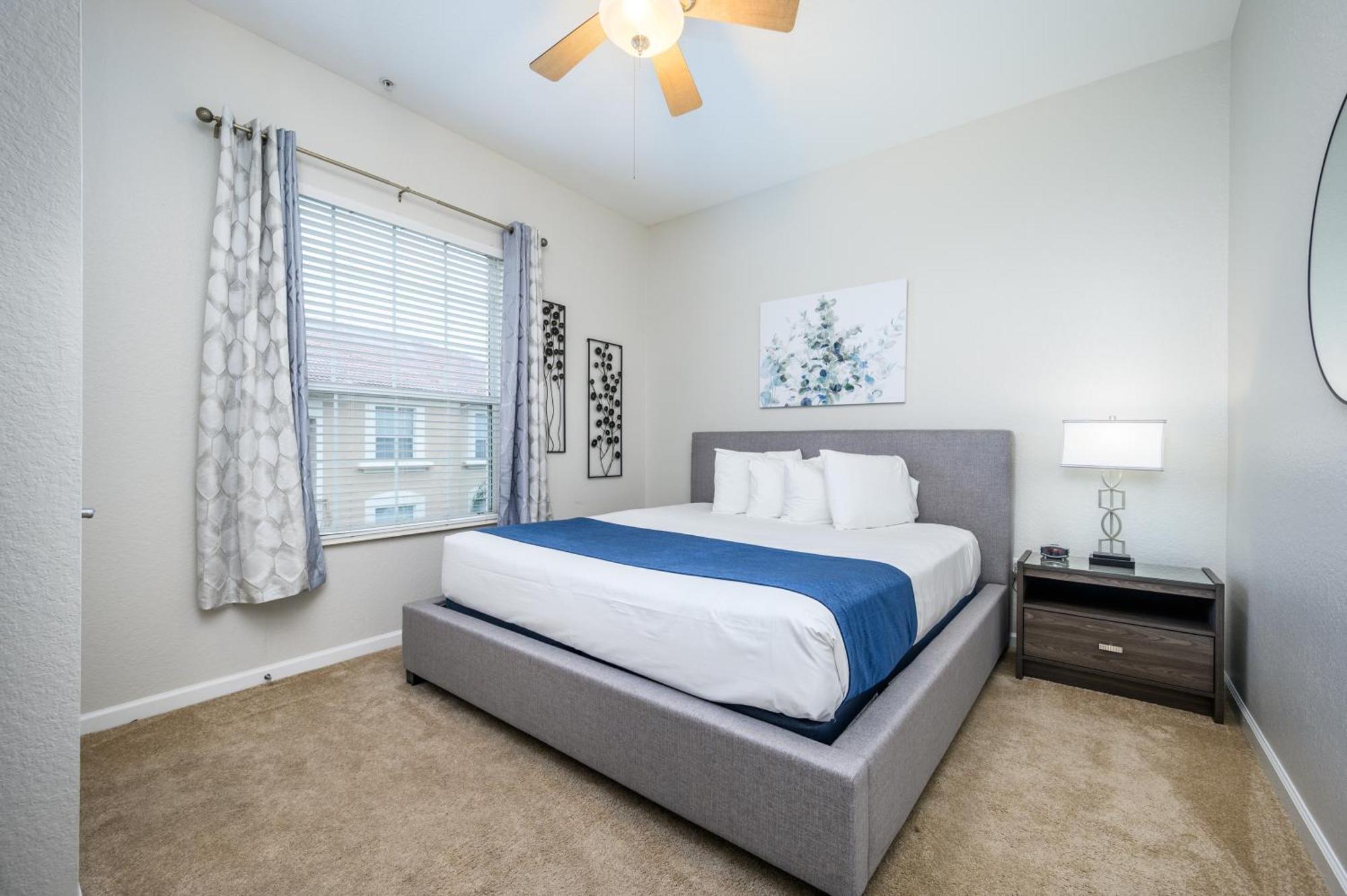Apartment Penthouse Vacation Condo, Near The Parks - 2015 *