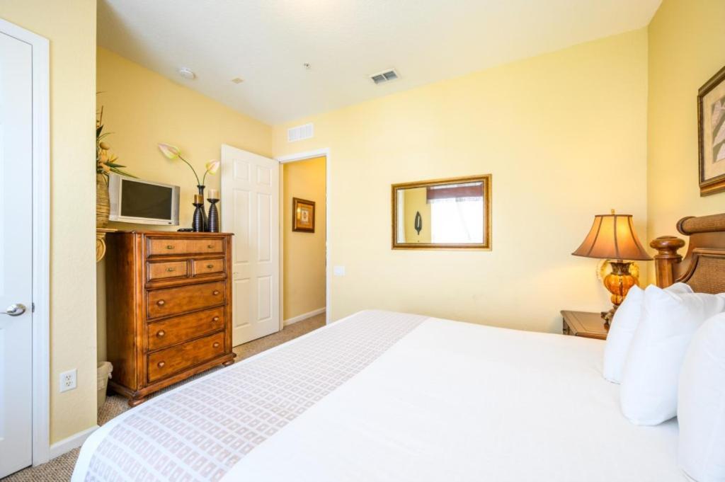 Apartment 3 Bedroom Premium Lakeview