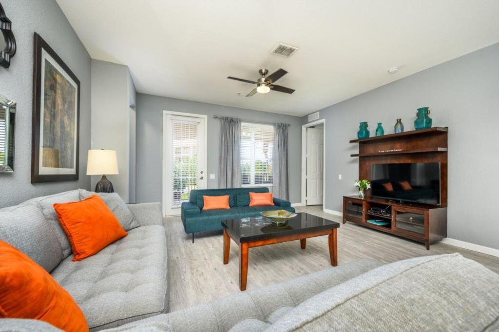 Newly Renovated Premium Condo, Vista Cay - 2002 Apartment