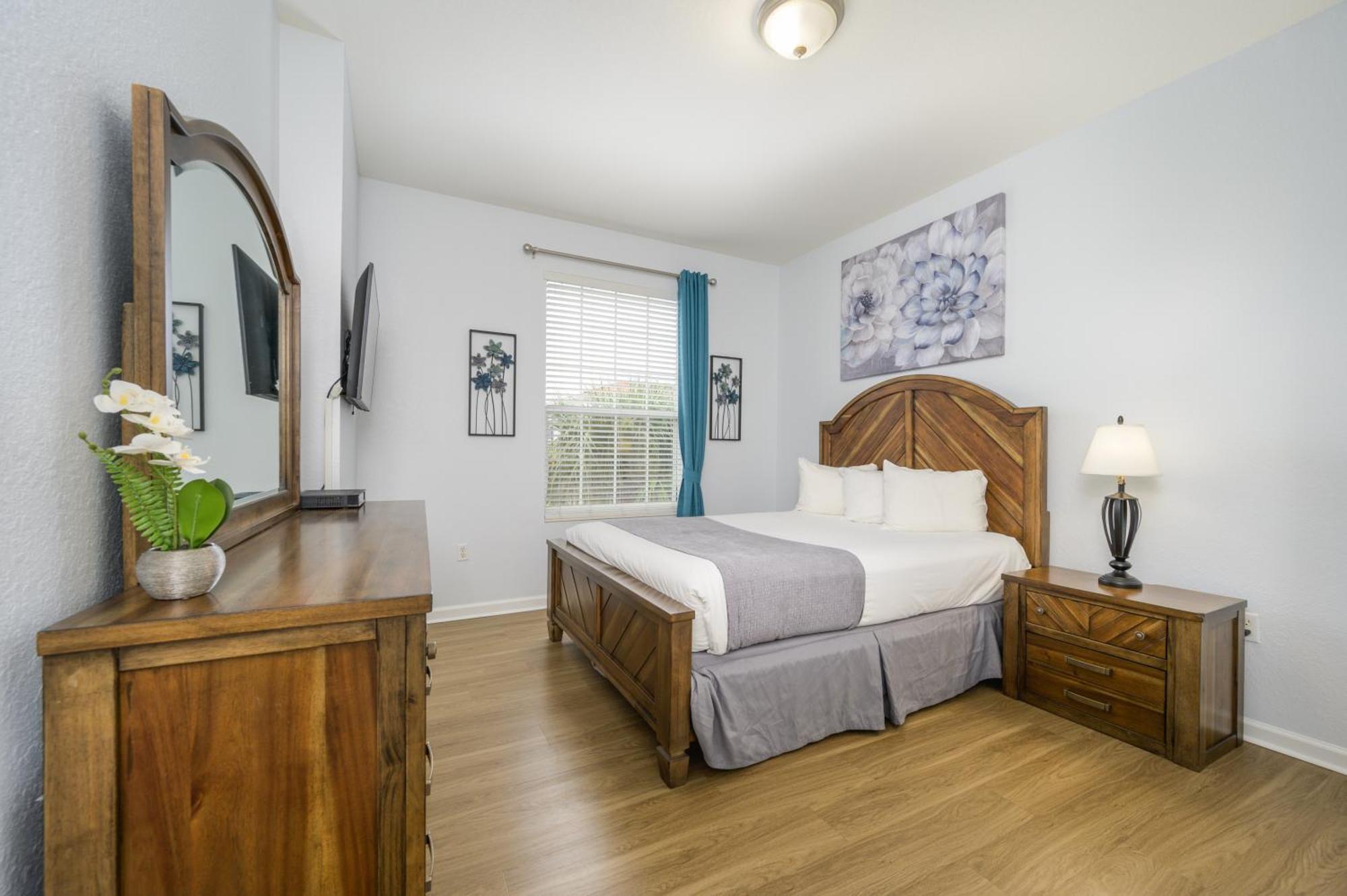 New Listing Beautiful Condo, Vista Cay - 3017