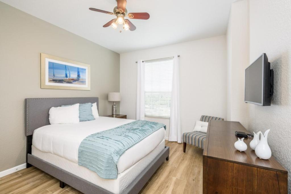 Beautiful Deluxe Condo, Vista Cay, - 3008 *