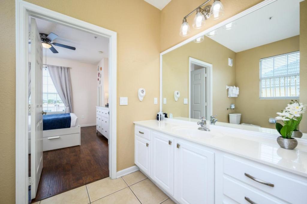 Beautiful Modern Condo, Near The Parks! - 3021