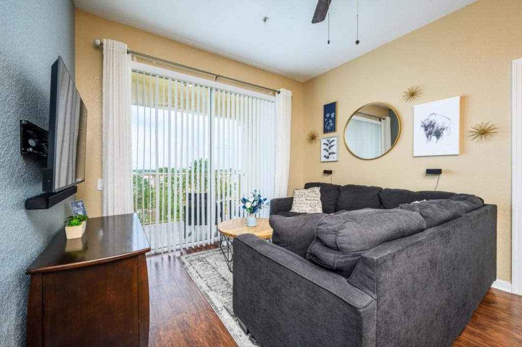 Beautiful Modern Condo, Near The Parks! - 3021 *