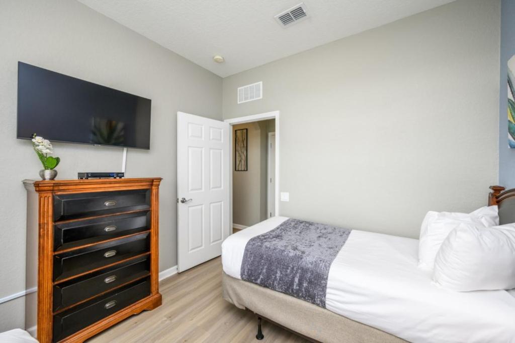 Epic Universe Beautiful Lakeview Condo, Vista Cay - 3013 Apartment Orlando