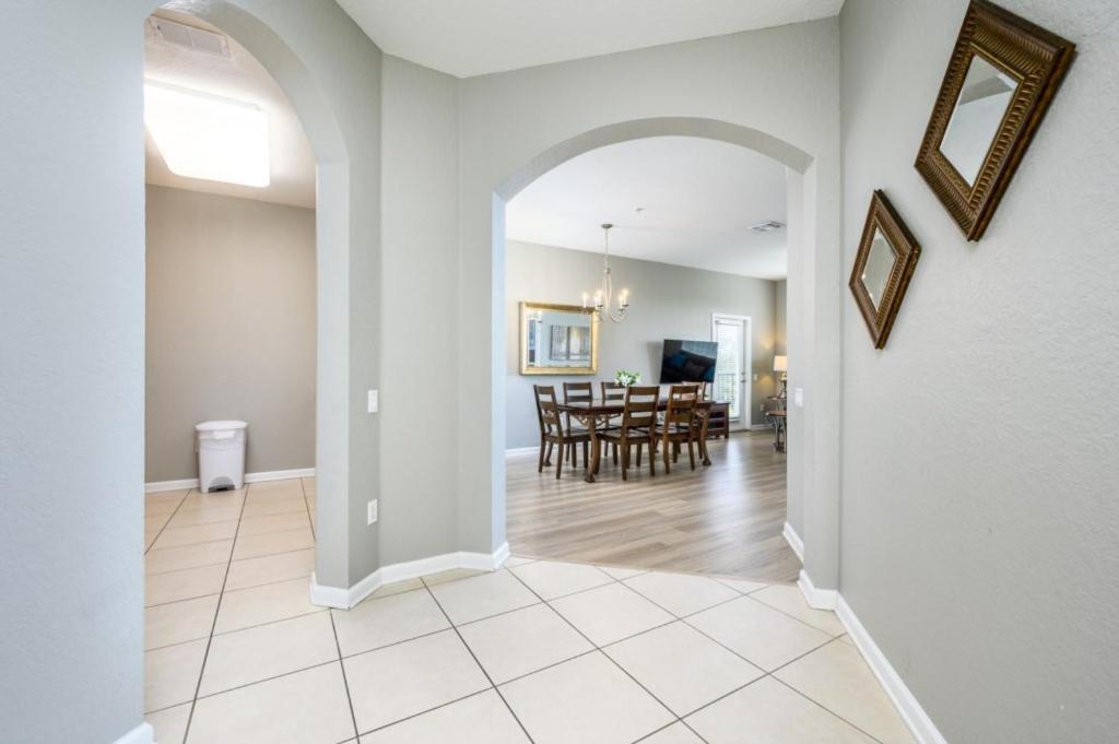 Epic Universe Beautiful Lakeview Condo, Vista Cay - 3013 Orlando