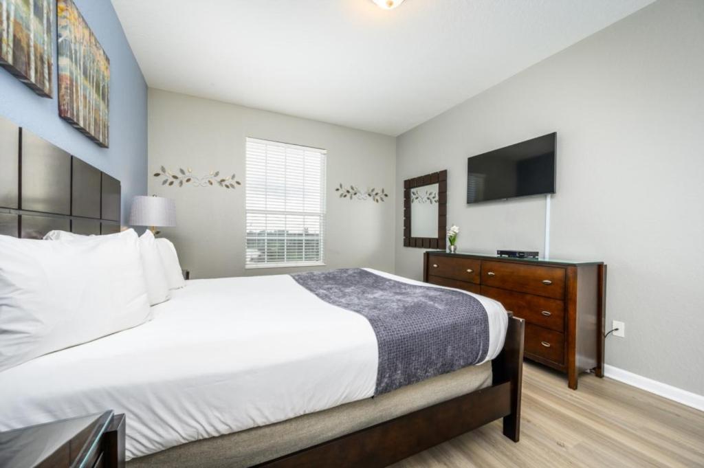 Epic Universe Beautiful Lakeview Condo, Vista Cay - 3013 * Orlando