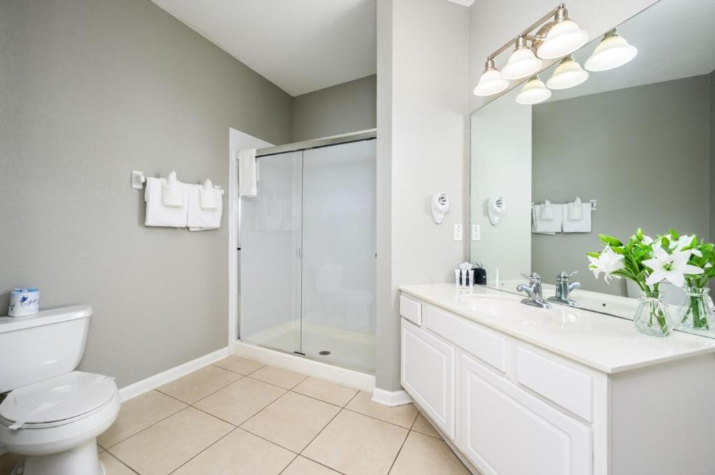 Epic Universe Beautiful Lakeview Condo, Vista Cay - 3013 Apartment