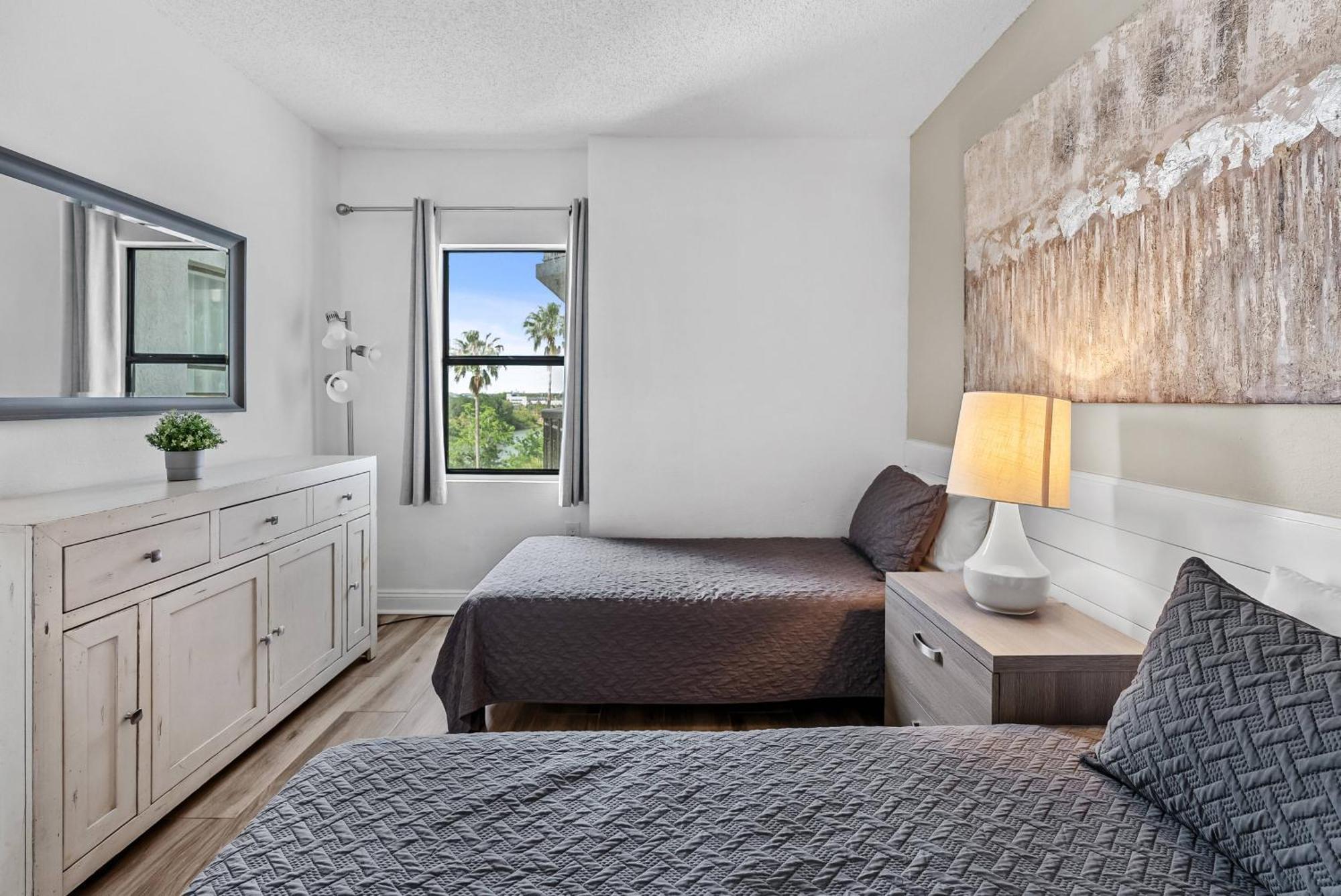 New Amazing 2 Bedrooms Nex To Universal Apartment *