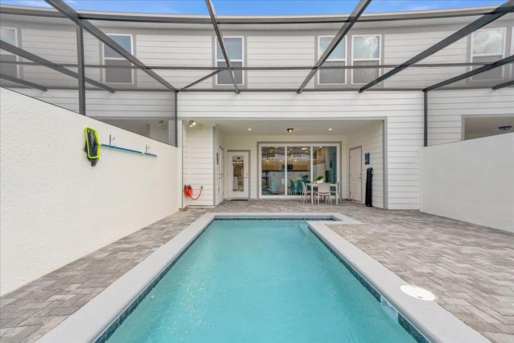 5 Bedrooms- 4,5 Bathrooms- Windsor Cay1281 Bi *