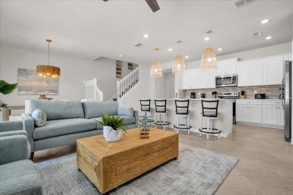 5 Bedrooms- 4,5 Bathrooms- Windsor Cay1281 Bi Holiday home *