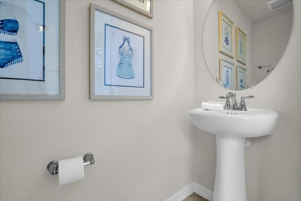 5 Bedrooms- 4,5 Bathrooms- Windsor Cay1281 Bi Holiday home
