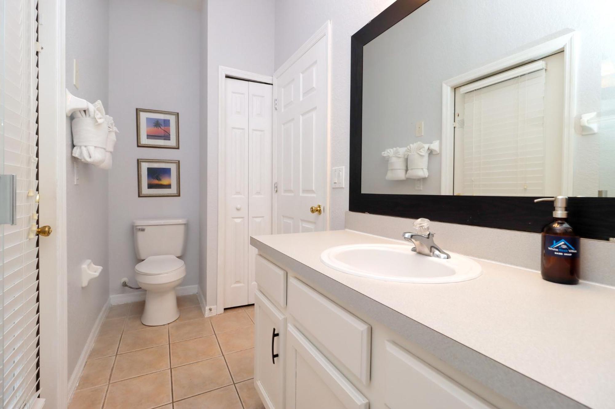 Holiday home Serene 4-Bedroom Lakeview Retreat With South-Facing Pool & Sun-Drenched Outdoor Living Orlando