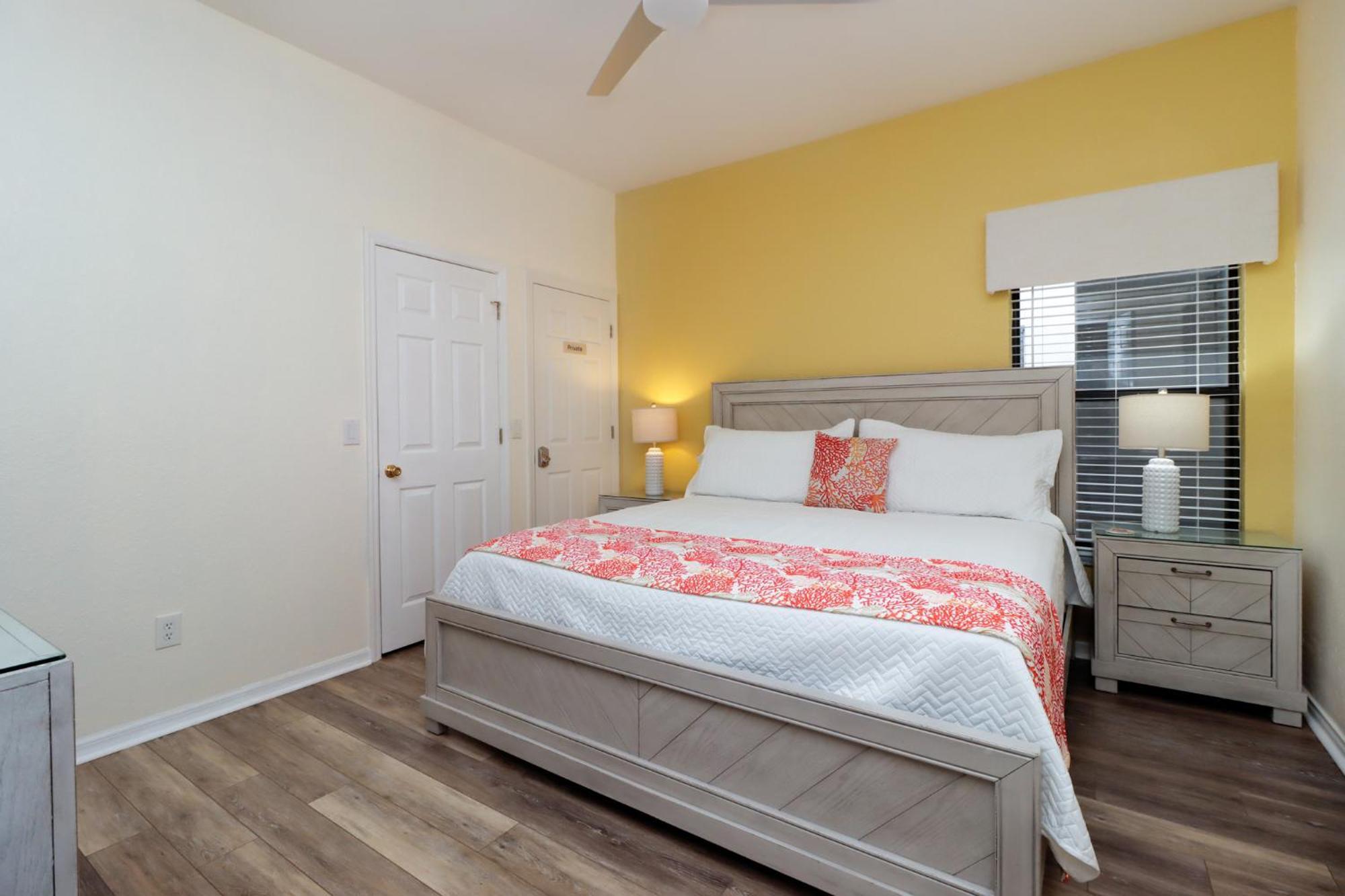 Serene 4-Bedroom Lakeview Retreat With South-Facing Pool & Sun-Drenched Outdoor Living Holiday home *