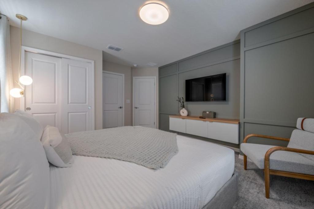 Elegant 7beds- 5,5 Baths- Sleeps 14 - Windsor Cay Holiday home *
