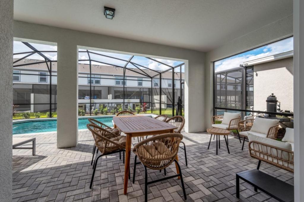 Elegant 7beds- 5,5 Baths- Sleeps 14 - Windsor Cay Holiday home *