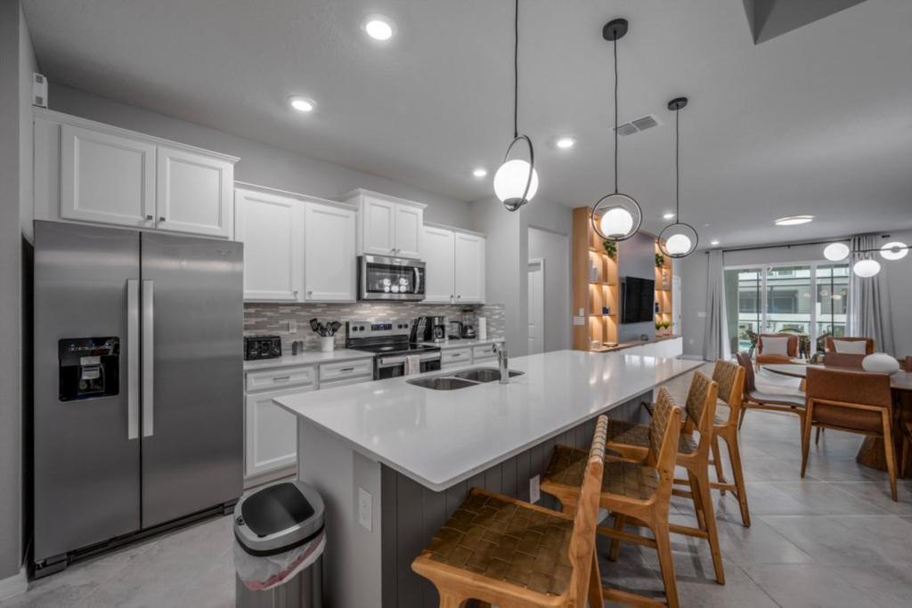 Elegant 7beds- 5,5 Baths- Sleeps 14 - Windsor Cay