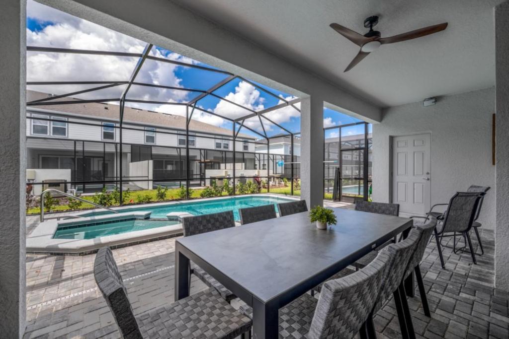 Brand New - 7 Bedrooms With Stairs Lift Chair Orlando