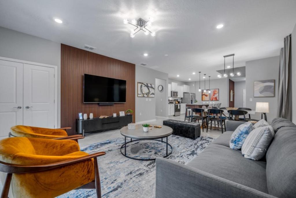Brand New - 7 Bedrooms With Stairs Lift Chair Holiday home Orlando