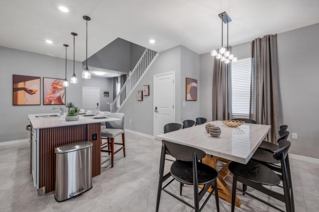 Brand New - 7 Bedrooms With Stairs Lift Chair