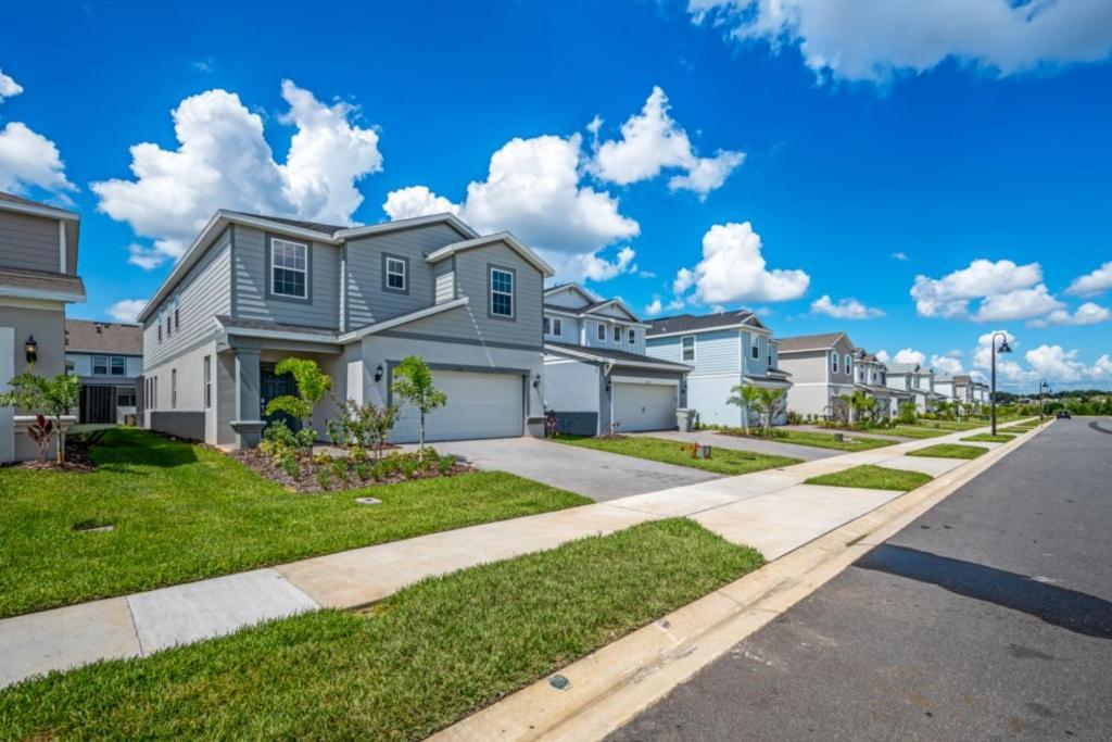 Holiday home Brand New - 7 Bedrooms With Stairs Lift Chair Orlando