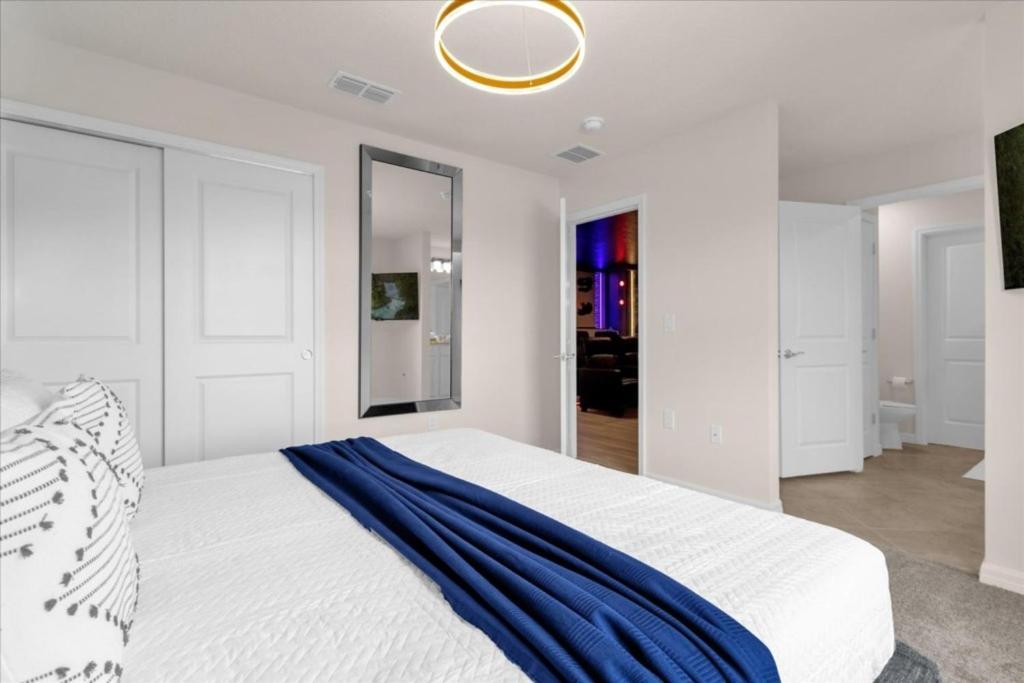 Holiday home 8 Bedrooms- 6 Bathrooms- Windsor Cay16311sk