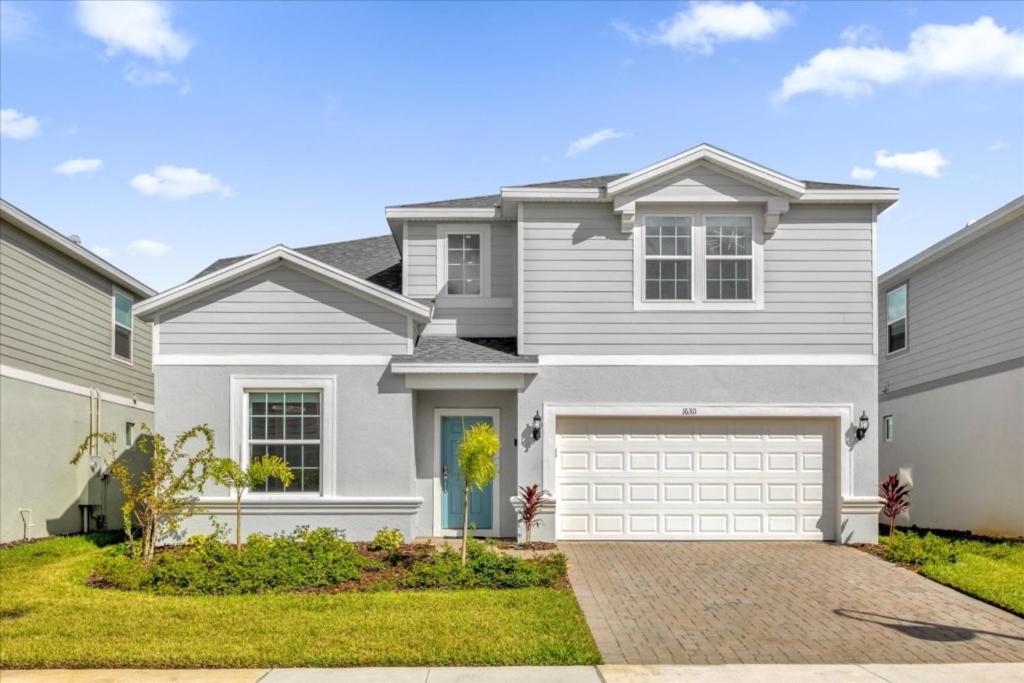 8 Bedrooms- 6 Bathrooms- Windsor Cay16311sk Holiday home *
