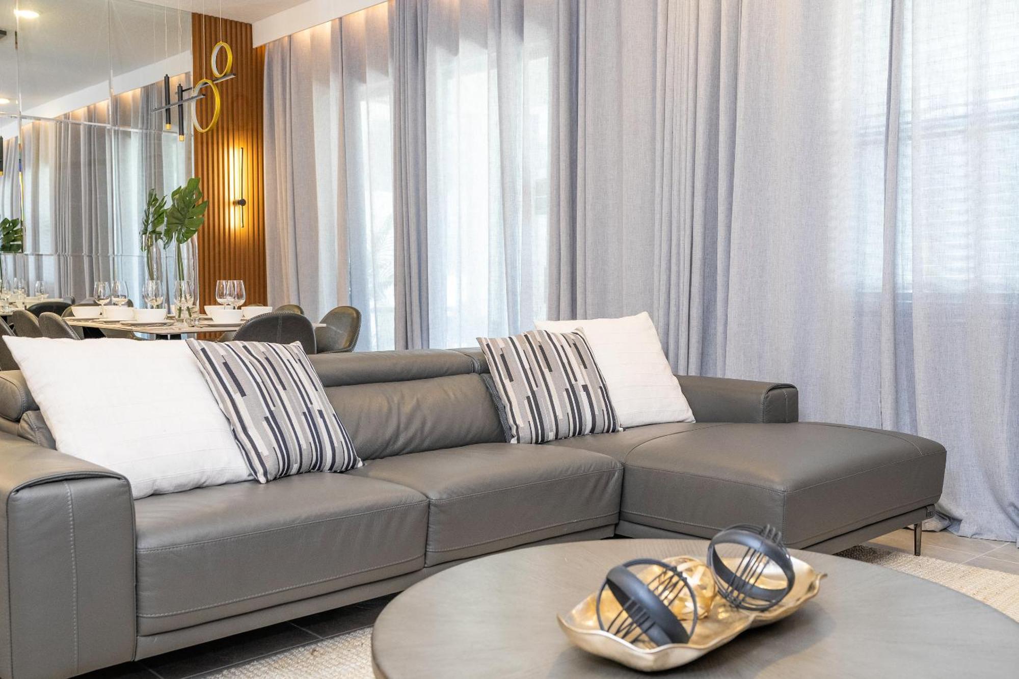 Brand New Elegance At Paradiso 6086 *