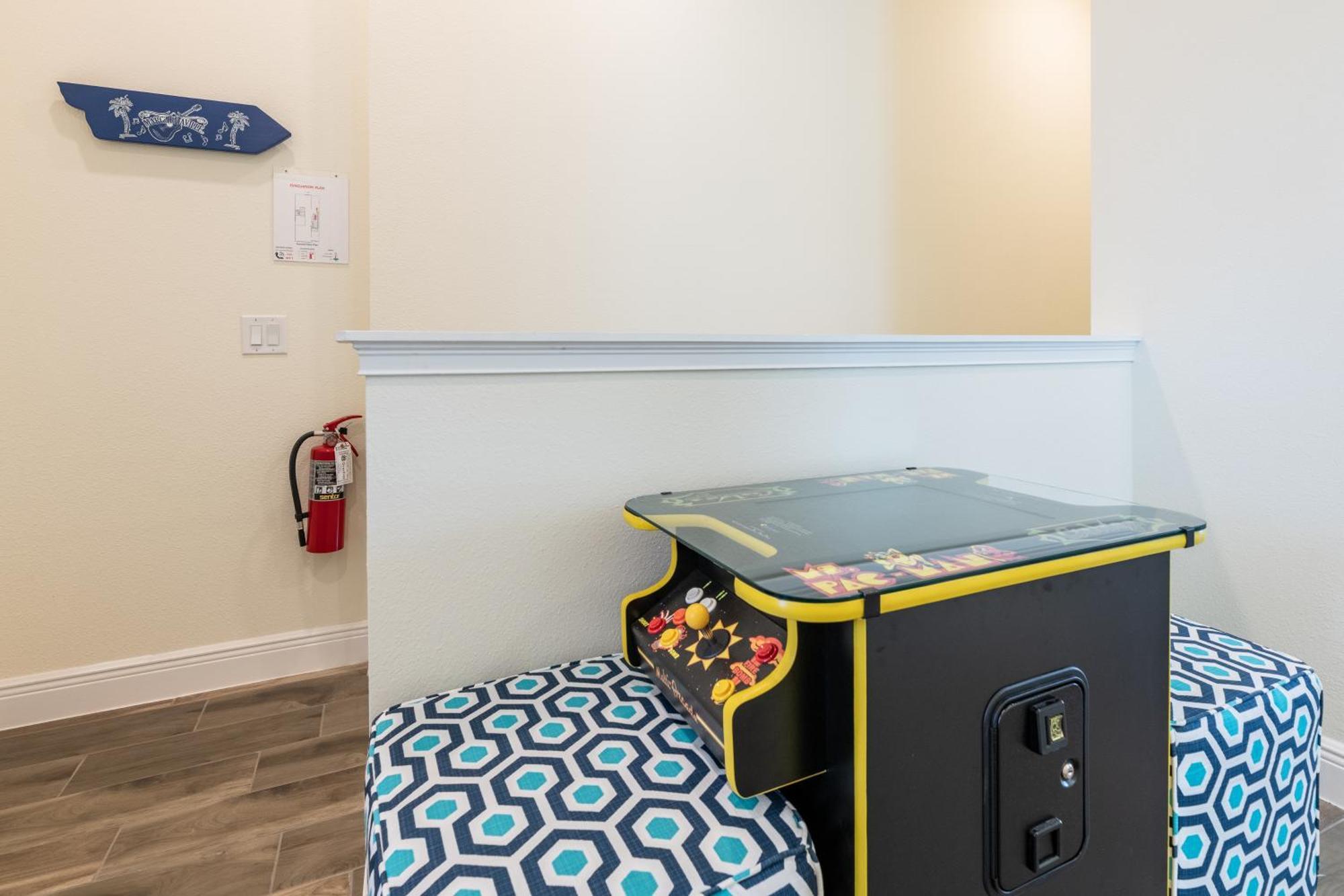 Holiday home Mango Breeze With Private Pool Near With Margaritaville And Island H20 Waterpark Access - 2910sr