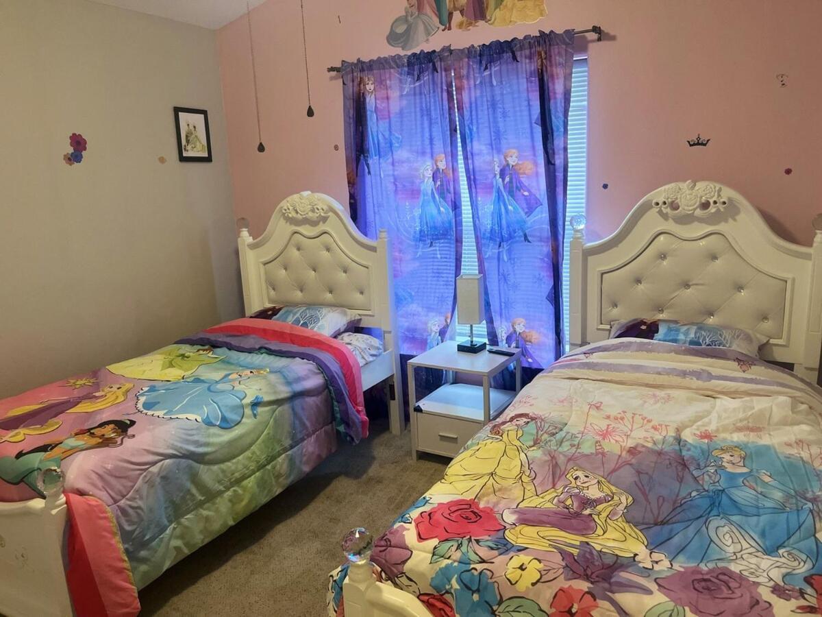 Entire Retreat Minutes From Disney, Shopping, And Restaurants 4br,2ba,7beds Sleeps 10 Holiday home *