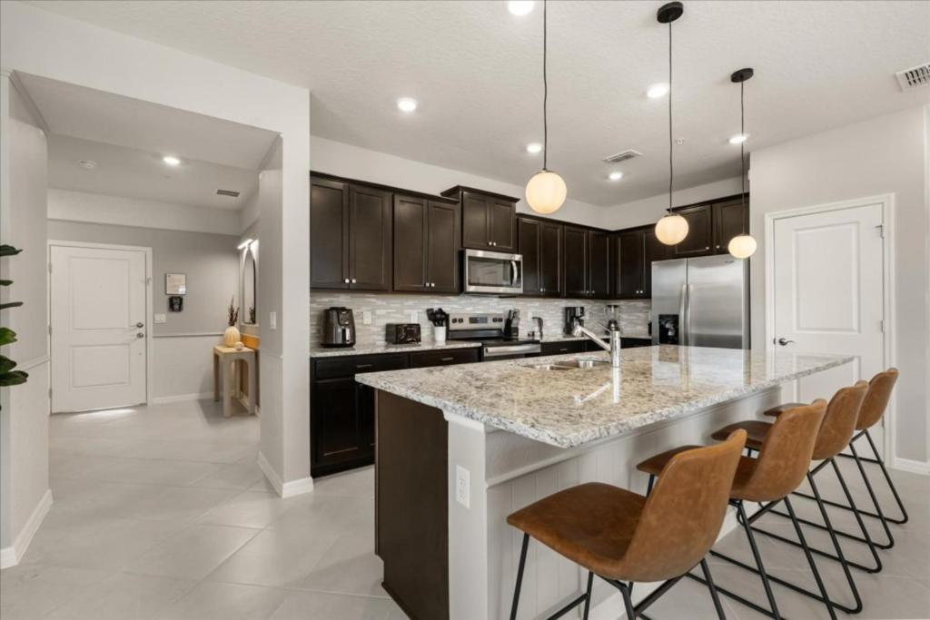 5 Bedrooms - 4,5 Bathrooms - Windsor Cay 16033bw Orlando