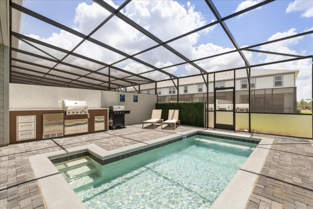 5 Bedrooms - 4,5 Bathrooms - Windsor Cay 16033bw Holiday home