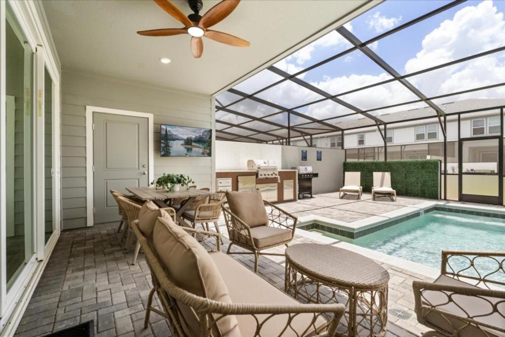 5 Bedrooms - 4,5 Bathrooms - Windsor Cay 16033bw * Orlando