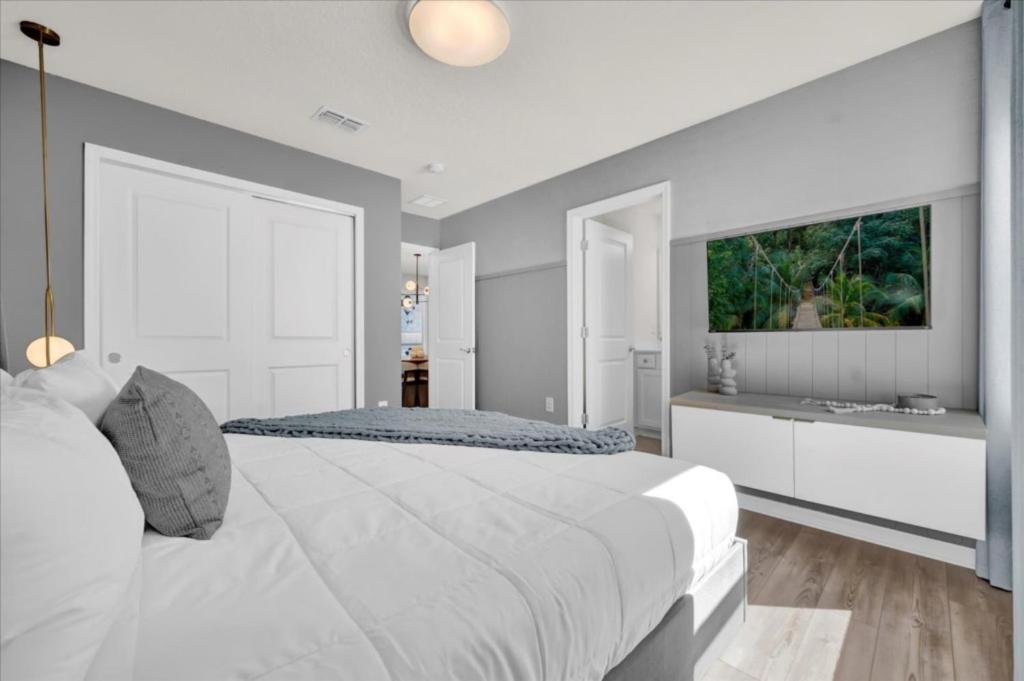 10 Bedrooms - 8 Bathrooms - Windsor Cay 16001cc Holiday home *