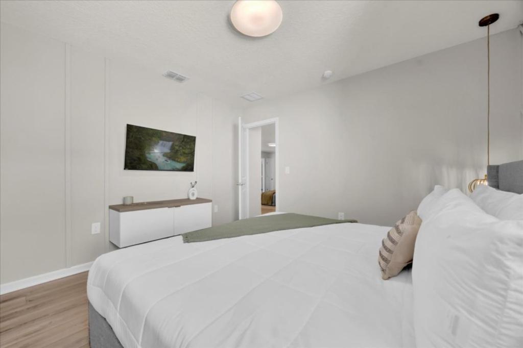 10 Bedrooms - 8 Bathrooms - Windsor Cay 16001cc Holiday home