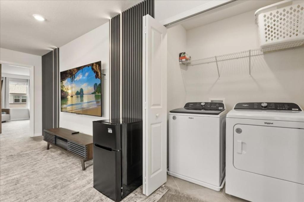 5 Bedrooms - 4,5 Bathrooms - Windsor Cay 16053bw Holiday home *